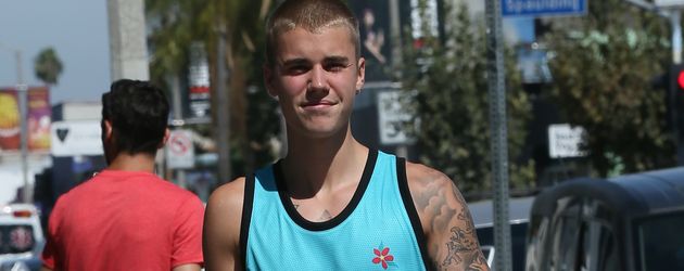 Justin Bieber beim Shopping in der Melrose Avenue, Los Angeles Justin Bieber beim Shopping in der Melrose Avenue, Los Angeles