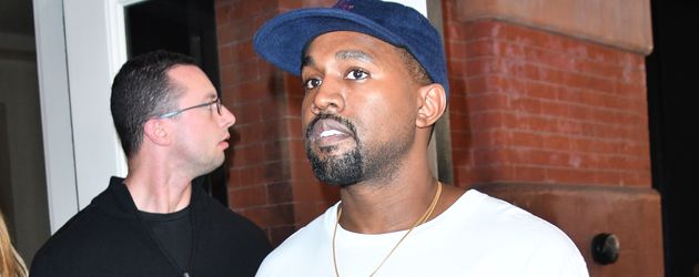 Kanye West im Oktober 2016 vor einem Hotel in New York Kanye West im Oktober 2016 vor einem Hotel in New York