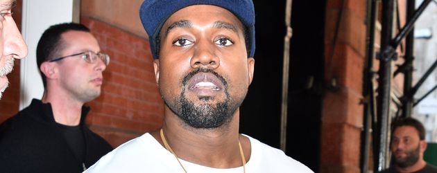 Kanye West vor seinem New Yorker Apartment Kanye West vor seinem New Yorker Apartment