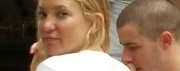 Kate Hudson und Nick Jonas in einem Café Kate Hudson und Nick Jonas in einem Café