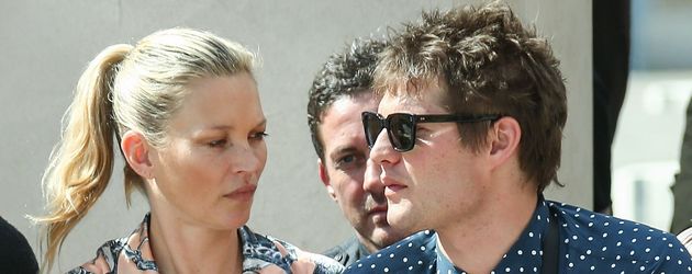 Kate Moss turtelt mit Graf Nikolai von Bismarck Kate Moss turtelt mit Graf Nikolai von Bismarck