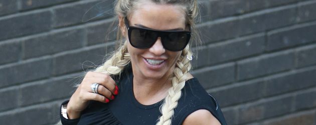 Katie Price auf dem Gelände der ITV Studios in London Katie Price auf dem Gelände der ITV Studios in London
