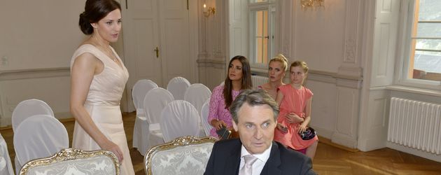 Katrin (Ulrike Frank) und Gerner (Wolfgang Bahro) auf dem Standesamt Katrin (Ulrike Frank) und Gerner (Wolfgang Bahro) auf dem Standesamt