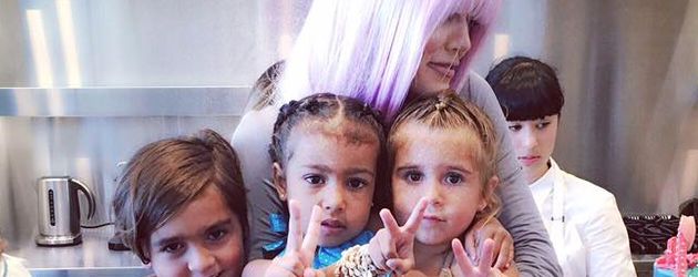 Khloe Kardashian mit Mason Disick, North West und Penelope Disick Khloe Kardashian mit Mason Disick, North West und Penelope Disick