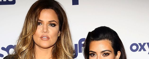 Khloe und Kim Kardashian bei einem Auftritt in New York Khloe und Kim Kardashian bei einem Auftritt in New York