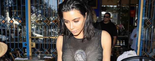Kim Kardashian in einem Restaurant in Los Angeles Kim Kardashian in einem Restaurant in Los Angeles