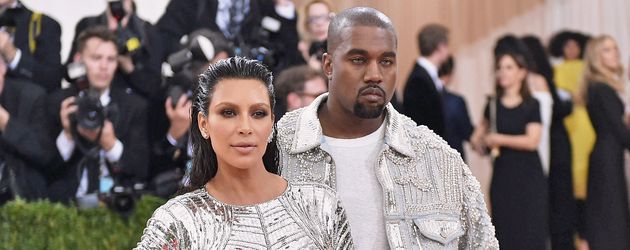 Kim Kardashian und Kanye West bei der MET-Gala in New York Kim Kardashian und Kanye West bei der MET-Gala in New York