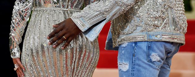 Kim Kardashian und Kanye West von hinten Kim Kardashian und Kanye West von hinten