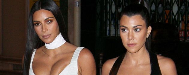 Kim und Kourtney Kardashian in Paris 2016 Kim und Kourtney Kardashian in Paris 2016