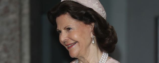 Königin Silvia an der Taufe von Prinz Oscar in Stockholm Königin Silvia an der Taufe von Prinz Oscar in Stockholm