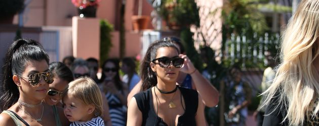 Kourtney, Kim und Khloe Kardashian mit ihren Kids Kourtney, Kim und Khloe Kardashian mit ihren Kids