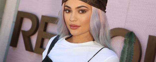 Kylie Jenner im "Revolve Desert House" in Thermal, Kalifornien Kylie Jenner im "Revolve Desert House" in Thermal, Kalifornien