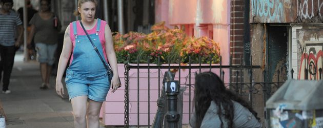 Lena Dunham in ihrer Rolle der schwangeren Hannah am Set von "Girls" Lena Dunham in ihrer Rolle der schwangeren Hannah am Set von "Girls"