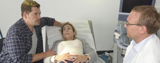 Leon (Daniel Fehlow) und Sophie (Lea Marlen Woitack) erfahren eine schreckliche Diagnose Leon (Daniel Fehlow) und Sophie (Lea Marlen Woitack) erfahren eine schreckliche Diagnose