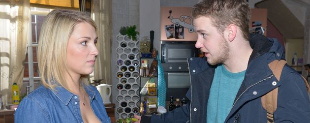 Lily (Iris Mareike Steen) und Jonas (Felix van Deventer) bei GZSZ Lily (Iris Mareike Steen) und Jonas (Felix van Deventer) bei GZSZ