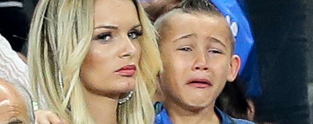 Ludivine Payet mit Sohn Noa auf der Tribüne beim EM-Finale Portugal gegen Frankreich Ludivine Payet mit Sohn Noa auf der Tribüne beim EM-Finale Portugal gegen Frankreich
