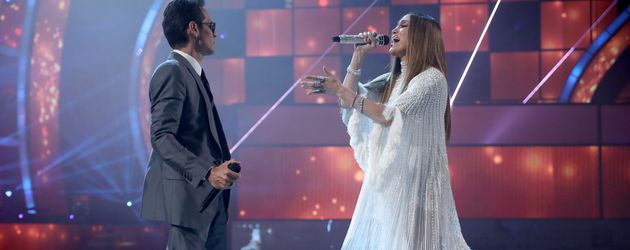 Marc Anthony und Jennifer Lopez auf der Bühne Marc Anthony und Jennifer Lopez auf der Bühne