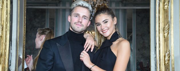 Marcus Butler und Stefanie Giesinger bei der Kaviar-Gauche-Modenschau während der Paris Fashion Week Marcus Butler und Stefanie Giesinger bei der Kaviar-Gauche-Modenschau während der Paris Fashion Week