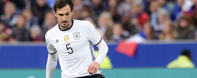 Mats Hummels beim Freundschaftsspiel gegen Frankreich 2015 Mats Hummels beim Freundschaftsspiel gegen Frankreich 2015