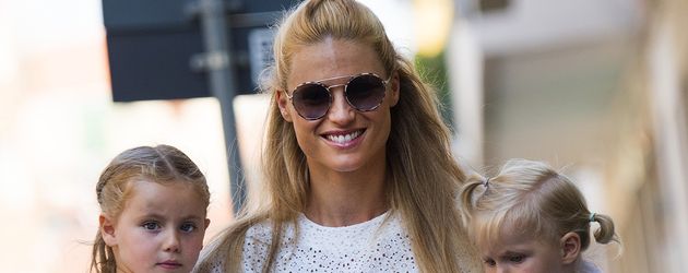 Michelle Hunziker mit ihren Töchtern Sole und Celeste in Mailand Michelle Hunziker mit ihren Töchtern Sole und Celeste in Mailand