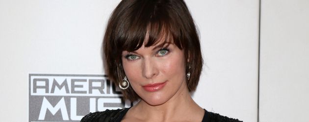 Milla Jovovich bei den American Music Awards 2016 Milla Jovovich bei den American Music Awards 2016