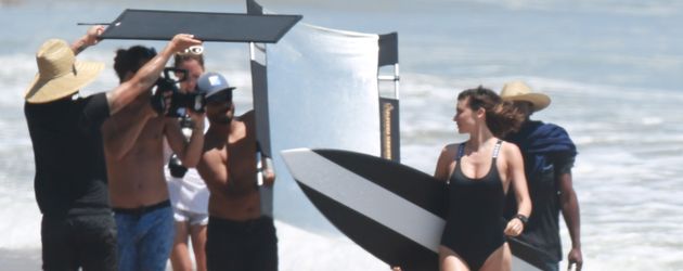 Miranda Kerr bei einem sexy Bikini-Shooting am Strand von Malibu Miranda Kerr bei einem sexy Bikini-Shooting am Strand von Malibu