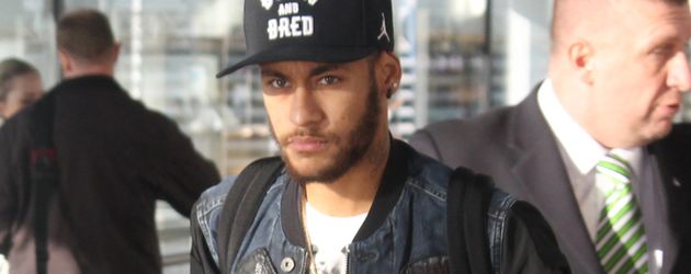 Neymar Jr. am Flughafen in Wien, Österreich Neymar Jr. am Flughafen in Wien, Österreich