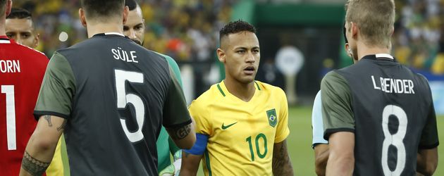 Neymar Jr, Süle und Bender beim Olympia-Finalspiel in Rio de Janeiro Neymar Jr, Süle und Bender beim Olympia-Finalspiel in Rio de Janeiro