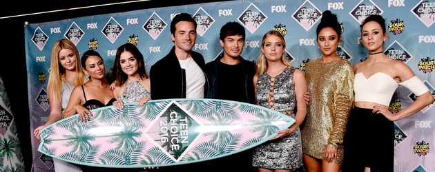 "Pretty Little Liars"-Cast bei den Teen-Choice-Awards in Kalifornien 2016 "Pretty Little Liars"-Cast bei den Teen-Choice-Awards in Kalifornien 2016