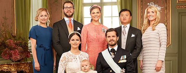 Prinz Alexander von Schweden mit seinen Eltern und seinen Taufpaten Prinz Alexander von Schweden mit seinen Eltern und seinen Taufpaten