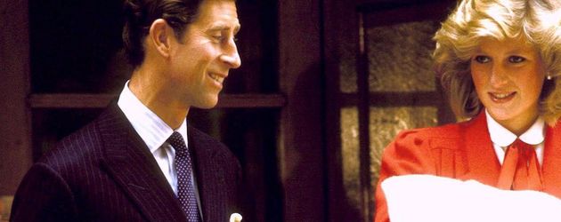Prinz Charles und Prinzessin Diana mit Prinz Harry 1984 Prinz Charles und Prinzessin Diana mit Prinz Harry 1984
