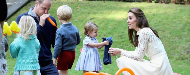 Prinz William und Herzogin Kate mit George und Charlotte im kanadischen Victoria Prinz William und Herzogin Kate mit George und Charlotte im kanadischen Victoria