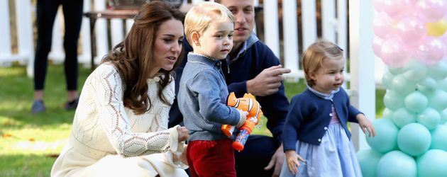 Prinzessin Charlotte, Prinz George, Kate und William bei einer Kinderparty Prinzessin Charlotte, Prinz George, Kate und William bei einer Kinderparty