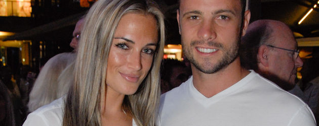 Reeva Steenkamp und Oscar Pistorius auf einer Party in Johannesburg, Südafrika Reeva Steenkamp und Oscar Pistorius auf einer Party in Johannesburg, Südafrika