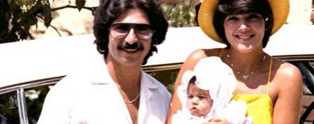 Robert Kardashian Sr. mit Kris Jenner und Tochter Kourtney Kardashian im Jahr 1979 Robert Kardashian Sr. mit Kris Jenner und Tochter Kourtney Kardashian im Jahr 1979