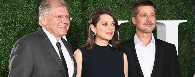 Robert Zemeckis, Marion Cotillard und Brad Pitt bei der "Allied"-Premiere Robert Zemeckis, Marion Cotillard und Brad Pitt bei der "Allied"-Premiere