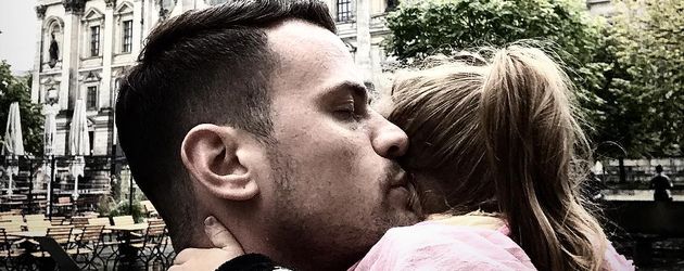 Rocco Stark mit Tochter Amelia vor dem Berliner Dom Rocco Stark mit Tochter Amelia vor dem Berliner Dom