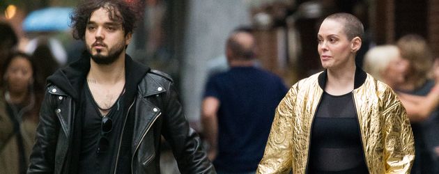 Rose McGowan und ein unbekannter Mann, New York Rose McGowan und ein unbekannter Mann, New York