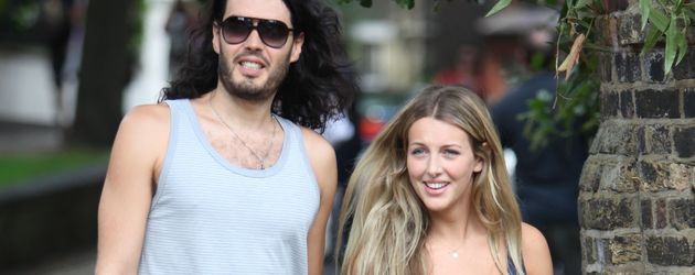 Russell Brand mit Freundin Laura Gallacher in London Russell Brand mit Freundin Laura Gallacher in London