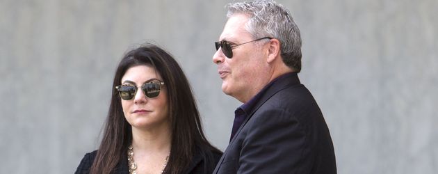 Samantha Spector, Amber Heards Anwältin, und ihre Begleitung Samantha Spector, Amber Heards Anwältin, und ihre Begleitung