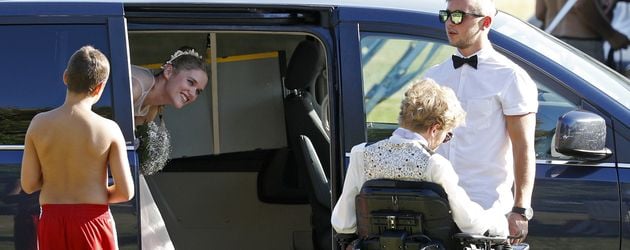 Sarah Elena Timpe und Samuel Koch bei ihrer Ankunft zur standesamtlichen Hochzeit Sarah Elena Timpe und Samuel Koch bei ihrer Ankunft zur standesamtlichen Hochzeit