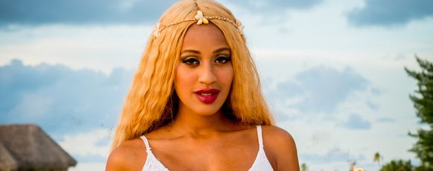 Sarah Joelle Jahnel bei "Adam sucht Eva - Promis im Paradies" Sarah Joelle Jahnel bei "Adam sucht Eva - Promis im Paradies"