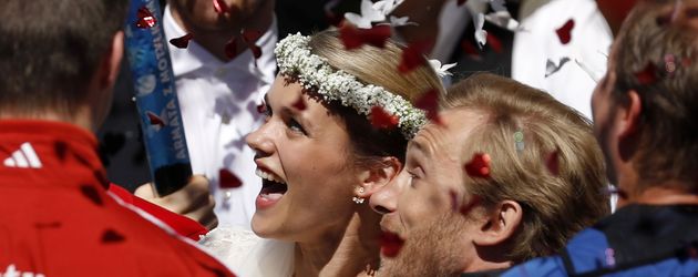 Samuel Koch und Sarah Elena Timpe bei ihrer Hochzeit 2016 Samuel Koch und Sarah Elena Timpe bei ihrer Hochzeit 2016
