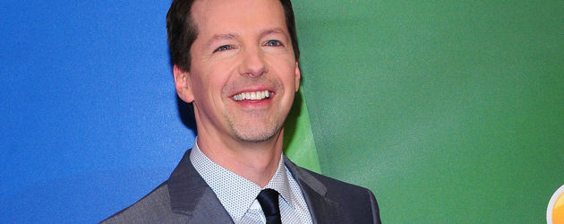 <b>Sean Hayes</b> - sean-hayes-posiert-im-anzug