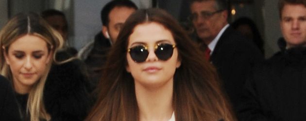 Selena Gomez bei der "Louis Vuitton"-Show in Paris Selena Gomez bei der "Louis Vuitton"-Show in Paris