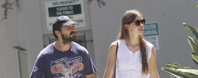Shia LaBeouf und Mia Goth in Beverly Hills Shia LaBeouf und Mia Goth in Beverly Hills