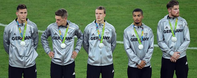 Siegerehrung der DFB-Kicker nach dem Finalspiel gegen Brasilien bei Olympia 2016 Siegerehrung der DFB-Kicker nach dem Finalspiel gegen Brasilien bei Olympia 2016