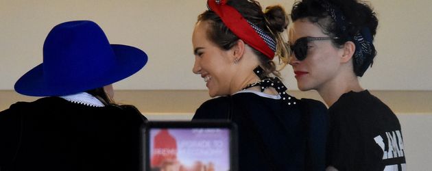 Cara Delevingne, St. Vincent und Suki Waterhouse Cara Delevingne, St. Vincent und Suki Waterhouse