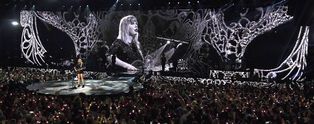 Taylor Swift bei einem Konzert Taylor Swift bei einem Konzert