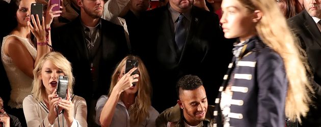 Taylor Swift, Martha Hunt, Lewis Hamilton und Gigi Hadid auf der New York Fashion Week Taylor Swift, Martha Hunt, Lewis Hamilton und Gigi Hadid auf der New York Fashion Week